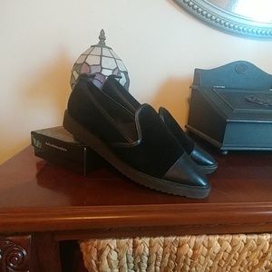 Slip on pointy toed loafers. Like new